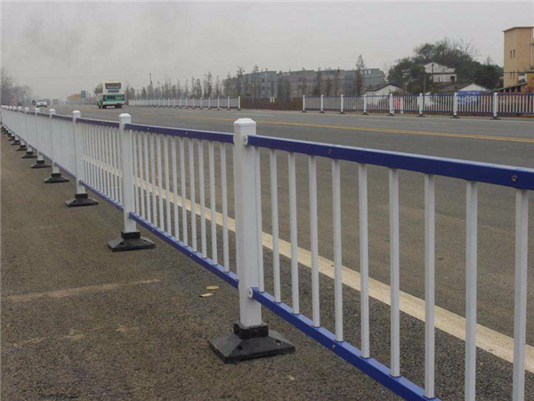 常規(guī)市政道路護欄,常規(guī)市政道路護欄廠家,市政道路護欄案例